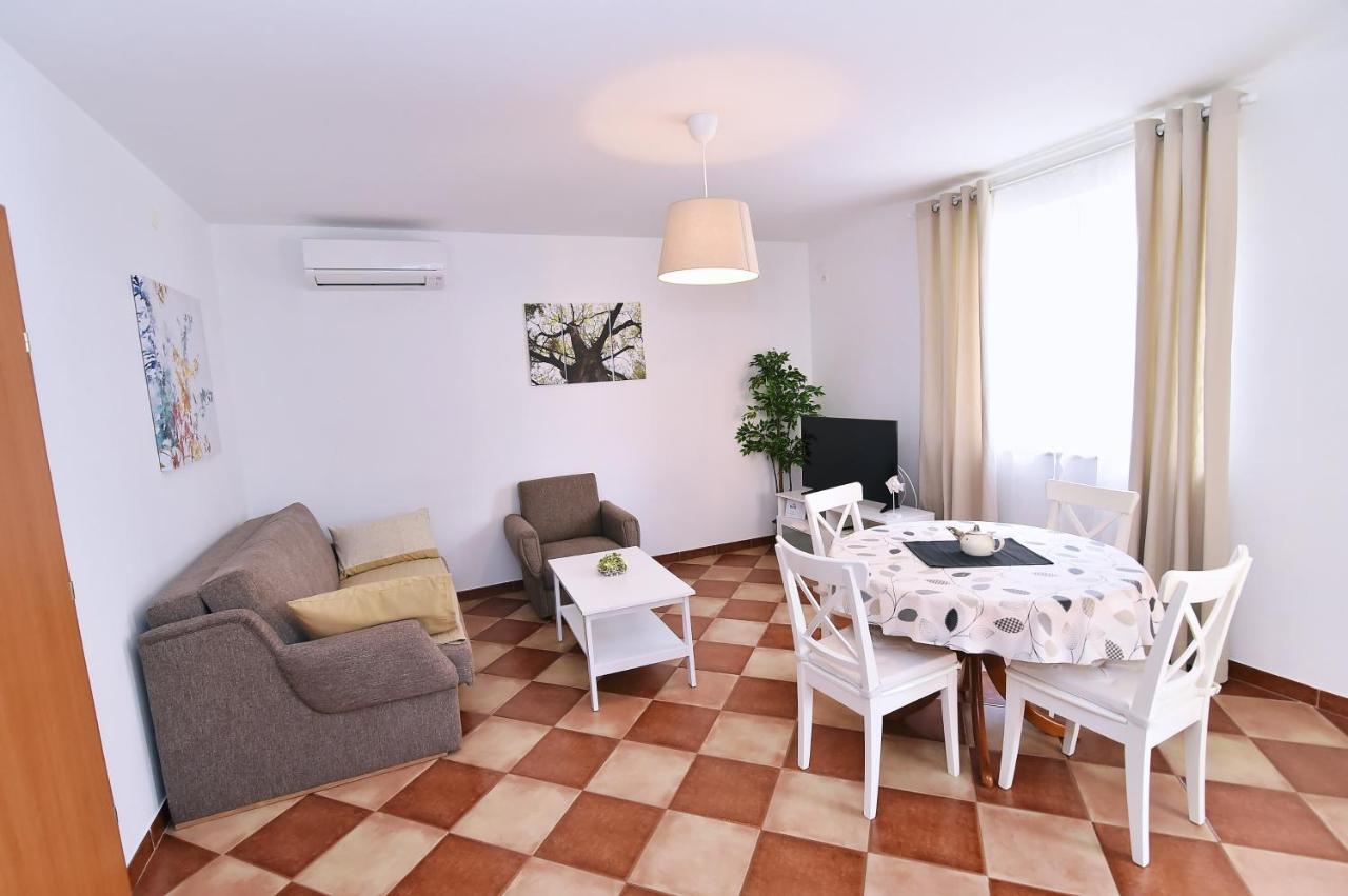 Apartments Luni Baška Eksteriør bilde