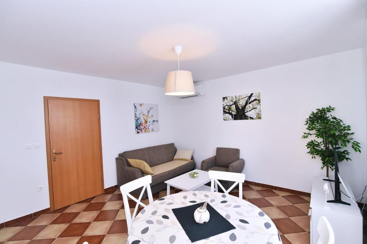 Apartments Luni Baška Eksteriør bilde