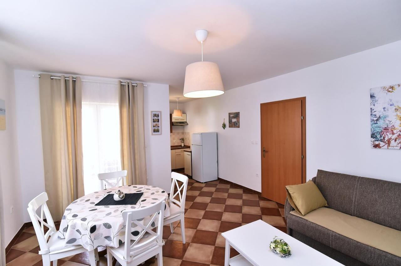 Apartments Luni Baška Eksteriør bilde