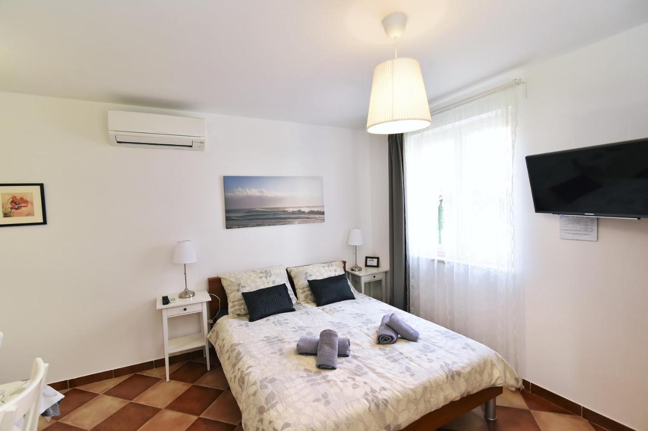 Apartments Luni Baška Eksteriør bilde