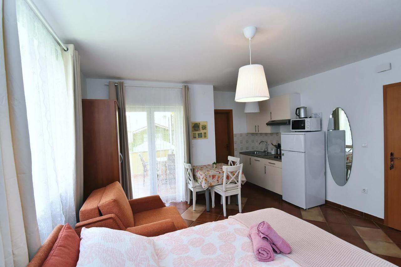Apartments Luni Baška Eksteriør bilde