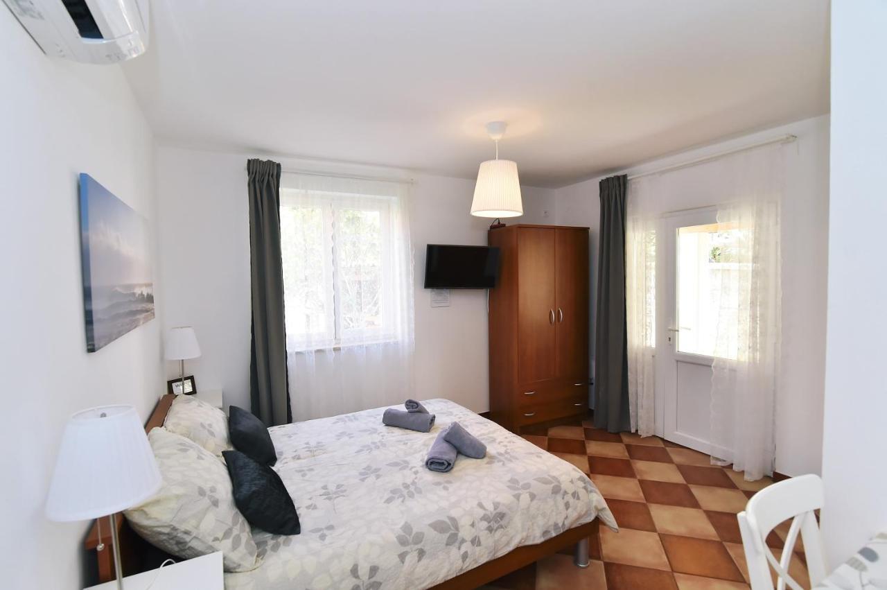 Apartments Luni Baška Eksteriør bilde