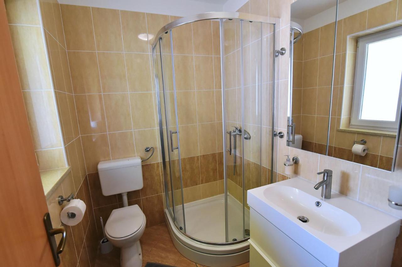 Apartments Luni Baška Eksteriør bilde