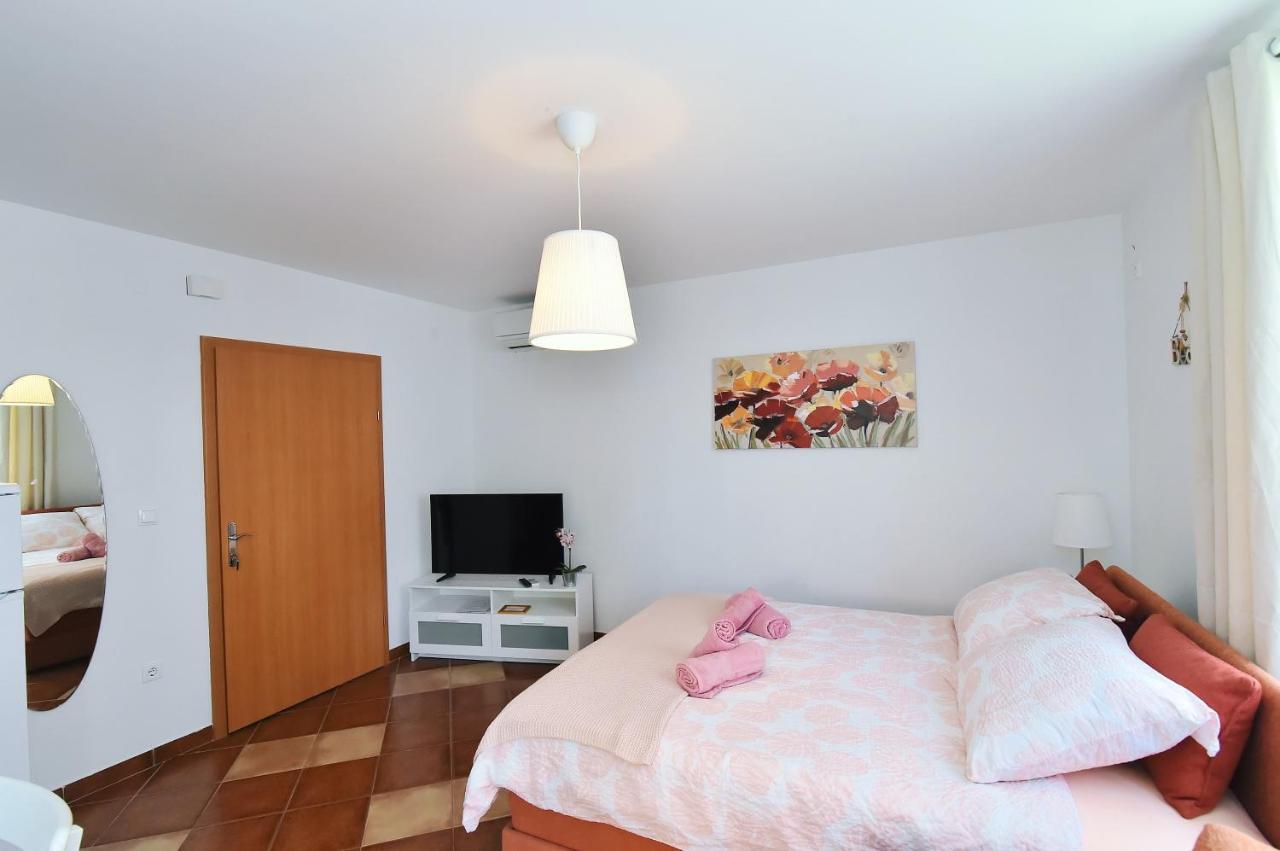 Apartments Luni Baška Eksteriør bilde